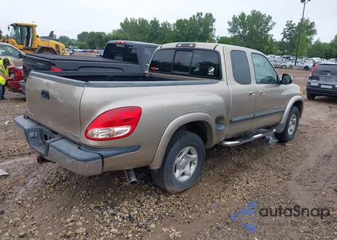 2004 Toyota Tundra Sr5 V8 z USA, uszkodzony, nr VIN 5TBBT441X4S453161
